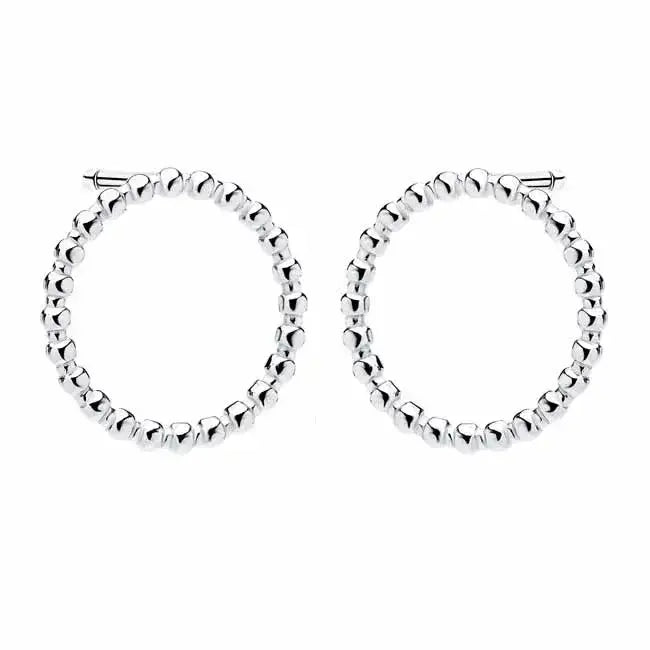 Hopeakorvakorut renkaat palloilla - hopeakorvakorut