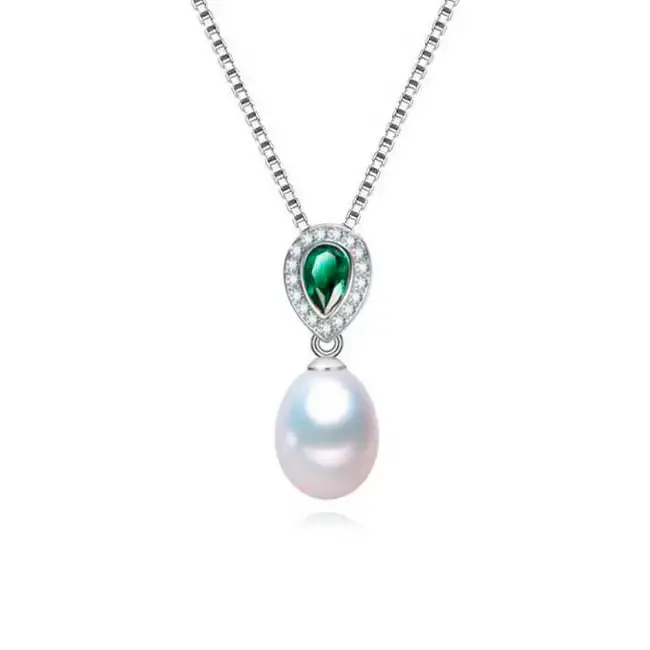 Hopeinen helmiriipus vihreällä zirkonialla - hopeakaulakoru