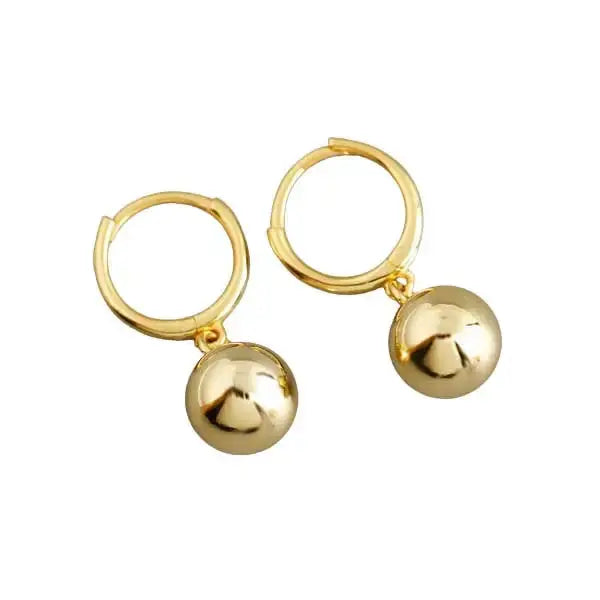 Hopeiset kullatut korvarenkaat roikkuvat - hopeakorvakorut